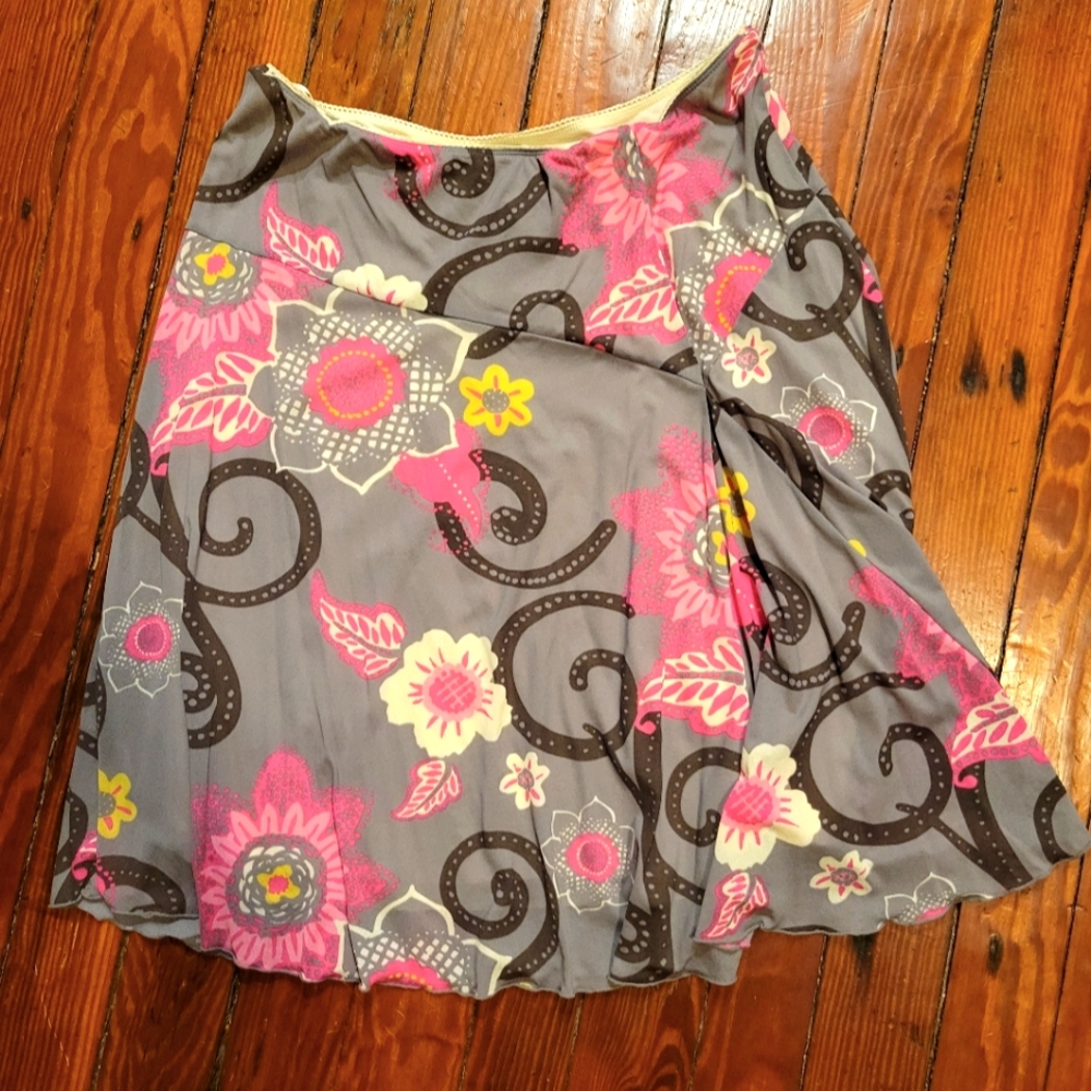 i.e. flowy midi skirt 🏵